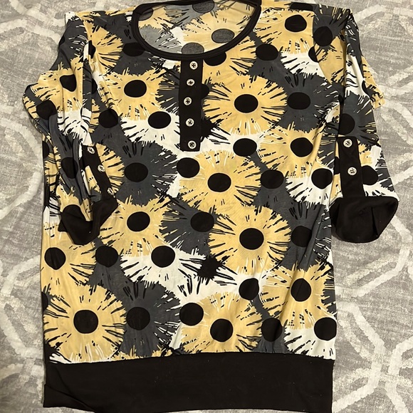 Medium - Picture 1 of 1